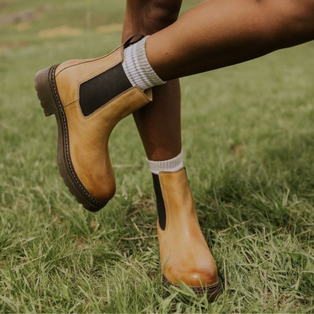 Versatile brown chunky boot